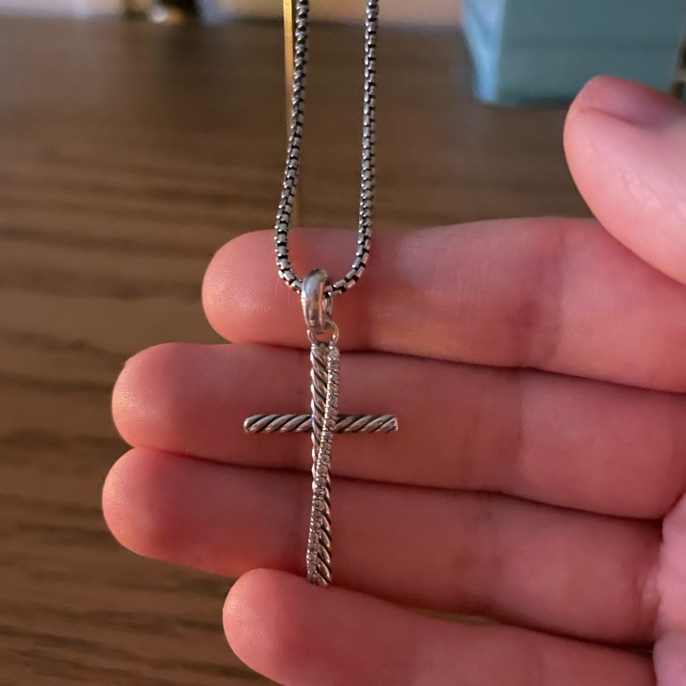 David Yurman Crossover Cross Necklace With Pave Diamomds 17/18”